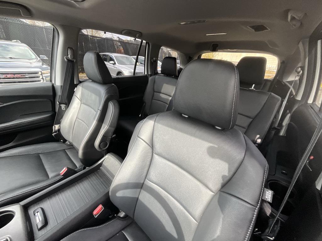 used 2022 Honda Pilot car, priced at $28,999