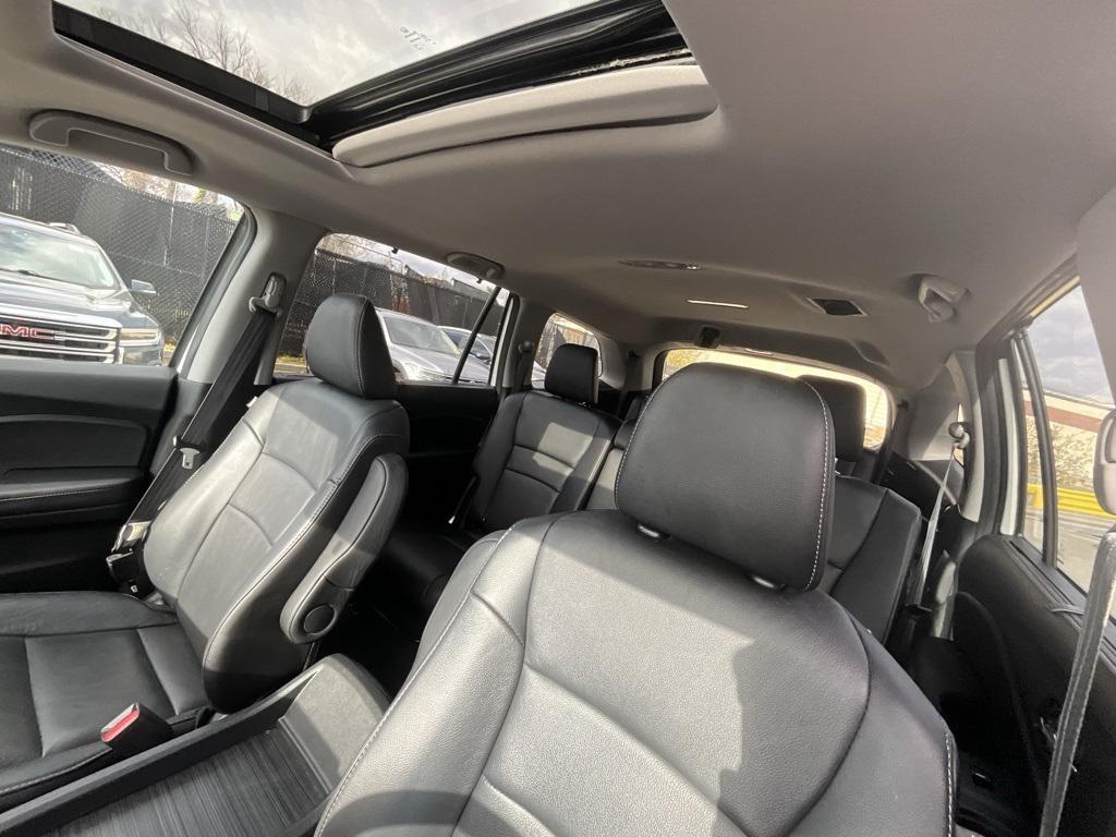 used 2022 Honda Pilot car, priced at $28,999