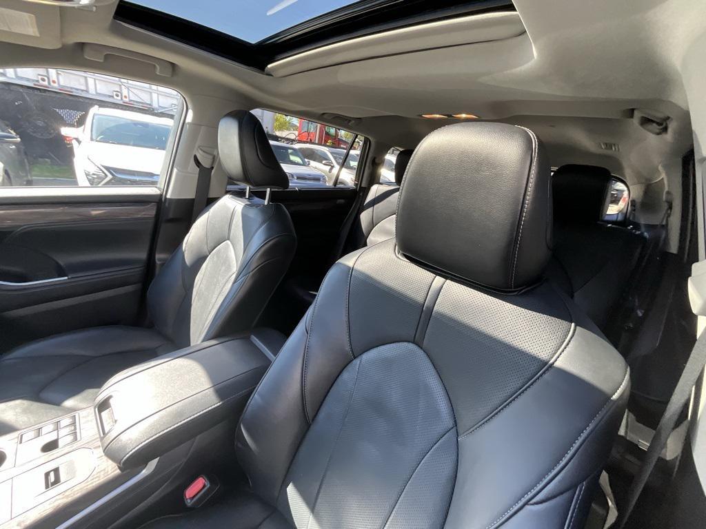 used 2023 Toyota Highlander Hybrid car, priced at $44,888