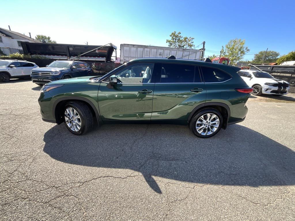used 2023 Toyota Highlander Hybrid car, priced at $44,888