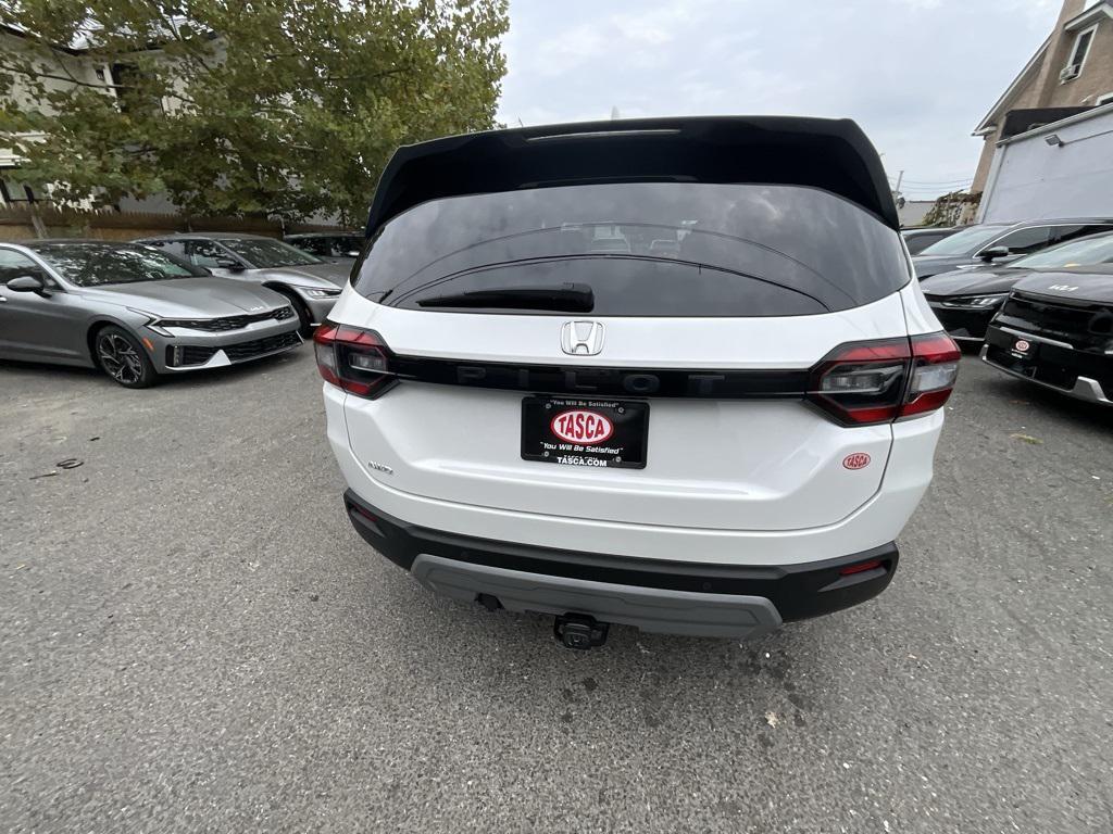 used 2025 Honda Pilot car, priced at $40,999