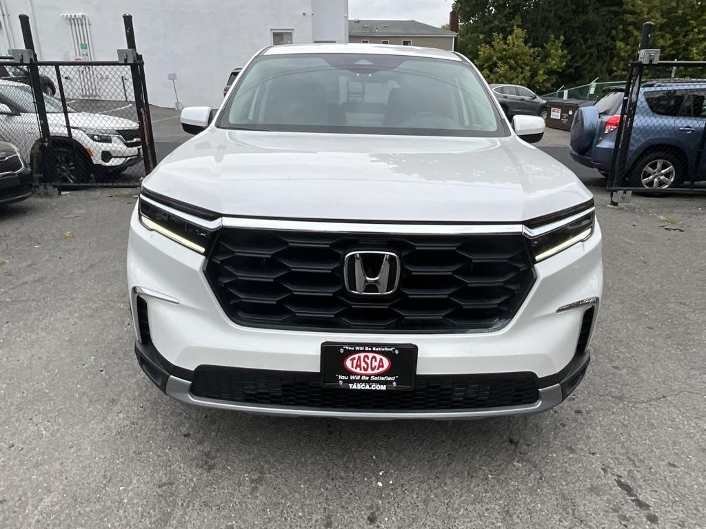 used 2025 Honda Pilot car, priced at $40,999