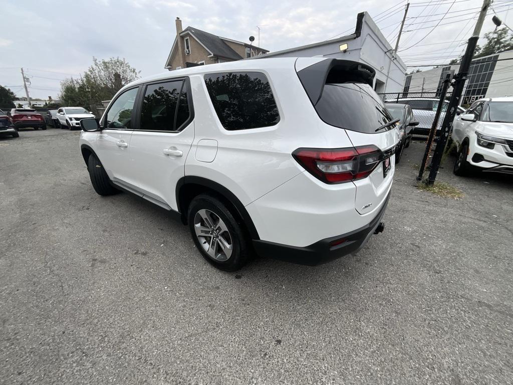 used 2025 Honda Pilot car, priced at $40,999