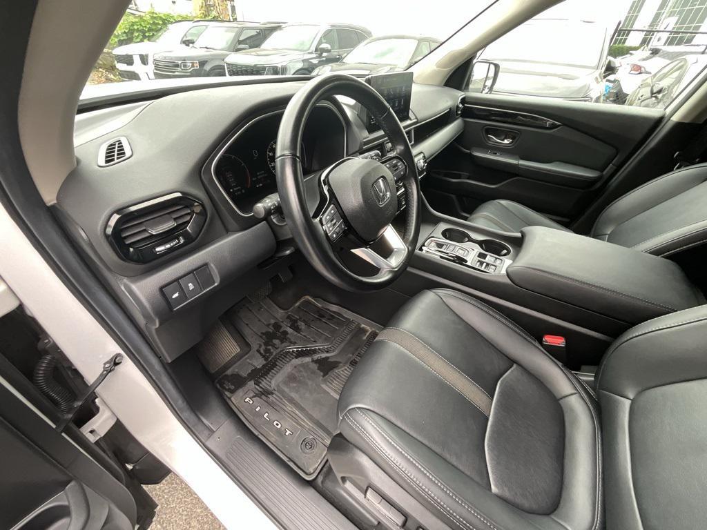 used 2025 Honda Pilot car, priced at $40,999