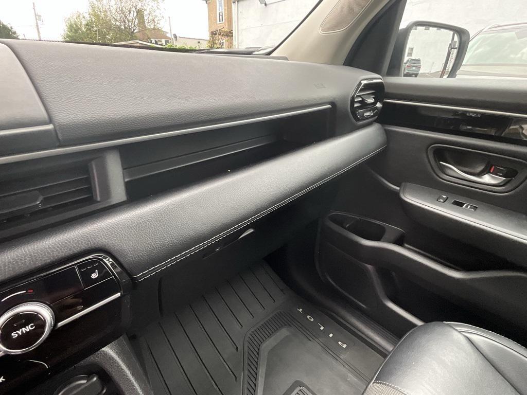 used 2025 Honda Pilot car, priced at $40,999