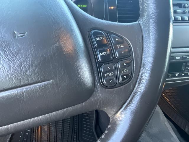 used 2000 Lincoln Town Car car, priced at $7,818