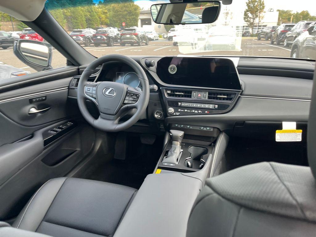 new 2025 Lexus ES 300h car, priced at $49,594