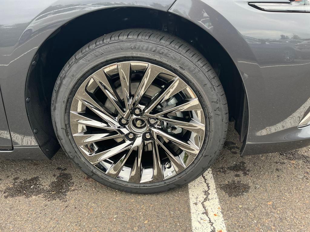 new 2025 Lexus ES 300h car, priced at $54,489
