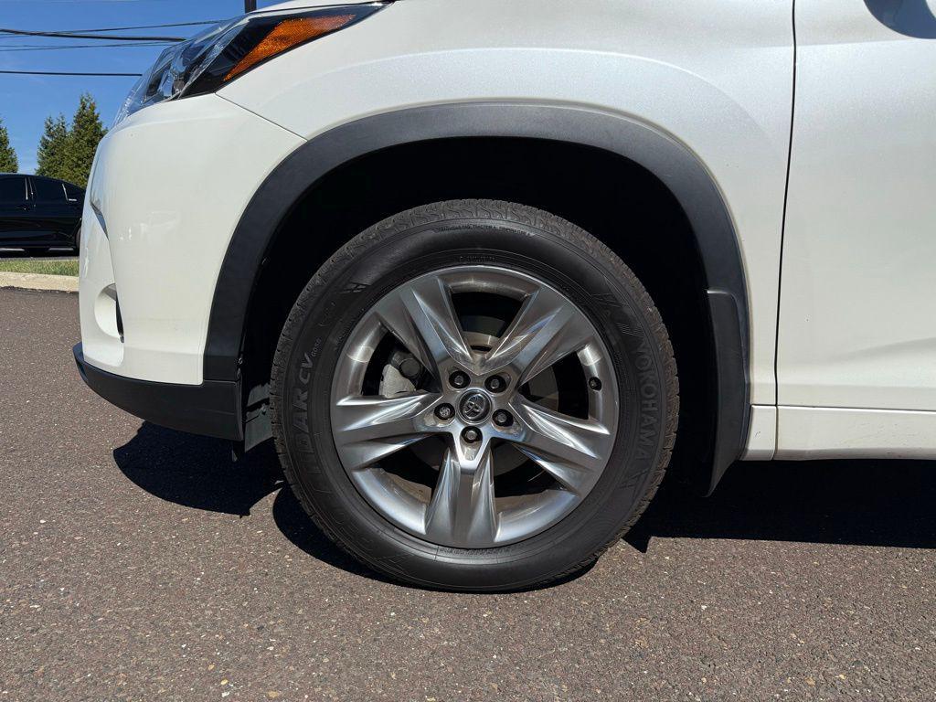 used 2019 Toyota Highlander car, priced at $29,993