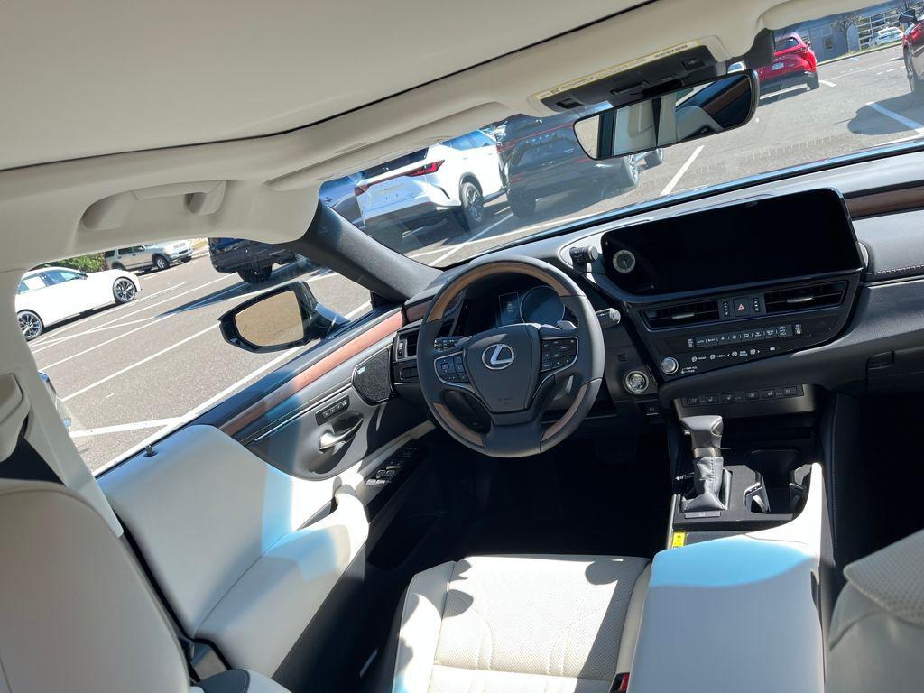 new 2025 Lexus ES 350 car, priced at $54,459