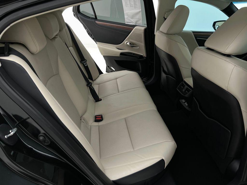 used 2023 Lexus ES 300h car, priced at $36,993