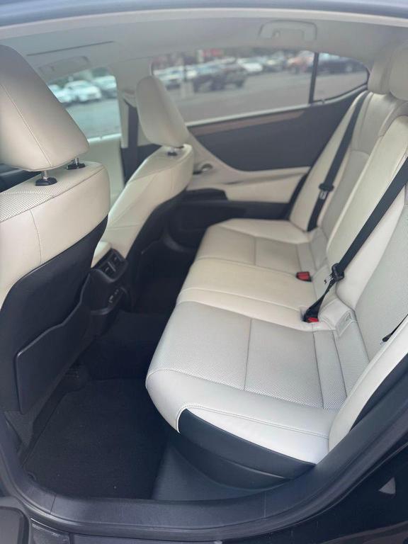 used 2023 Lexus ES 300h car, priced at $37,993
