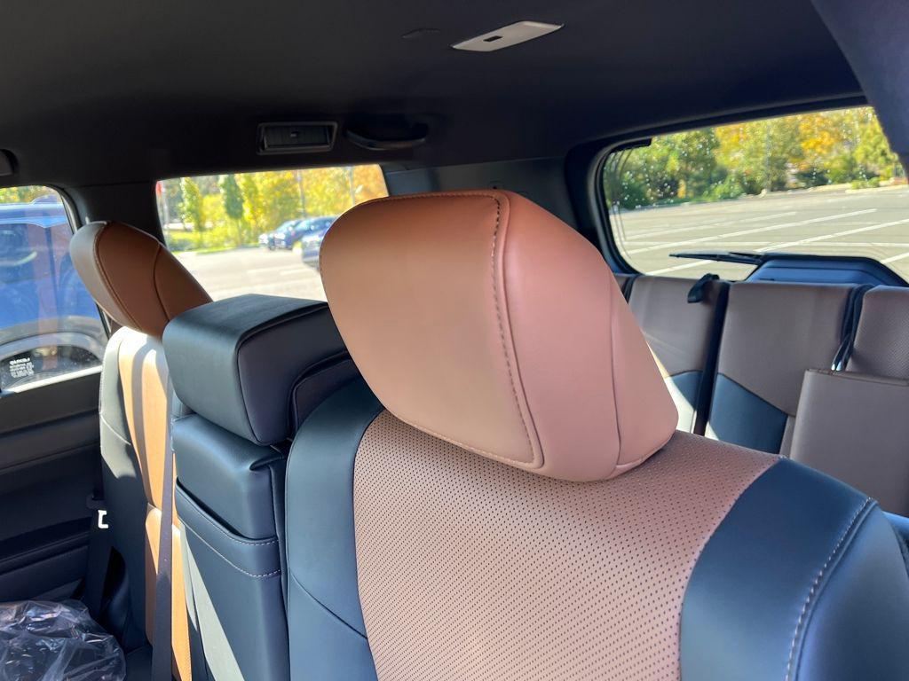 new 2025 Lexus GX 550 car, priced at $73,613