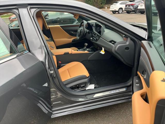 new 2025 Lexus ES 300h car, priced at $52,529