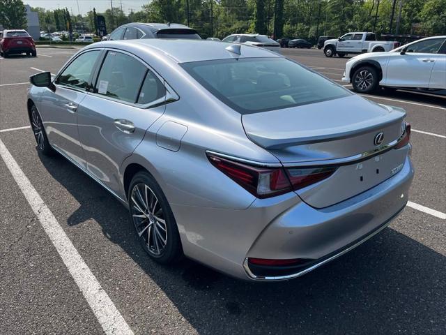 new 2025 Lexus ES 300h car, priced at $51,034