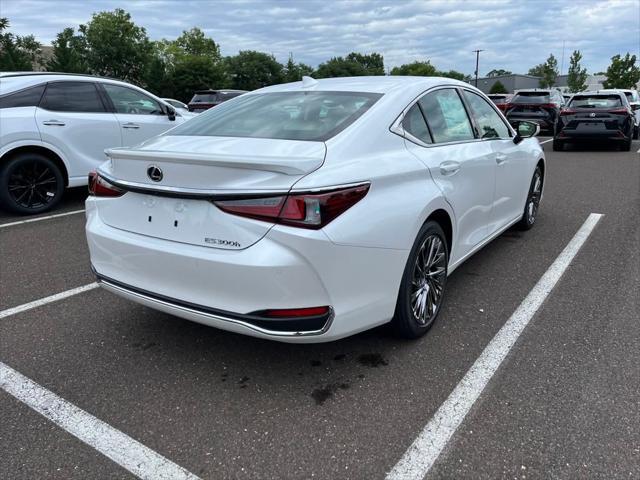 new 2025 Lexus ES 300h car, priced at $53,610