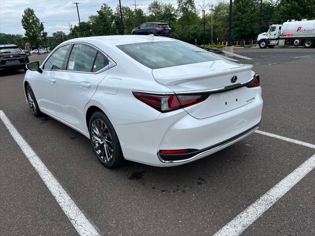 new 2025 Lexus ES 300h car, priced at $53,610