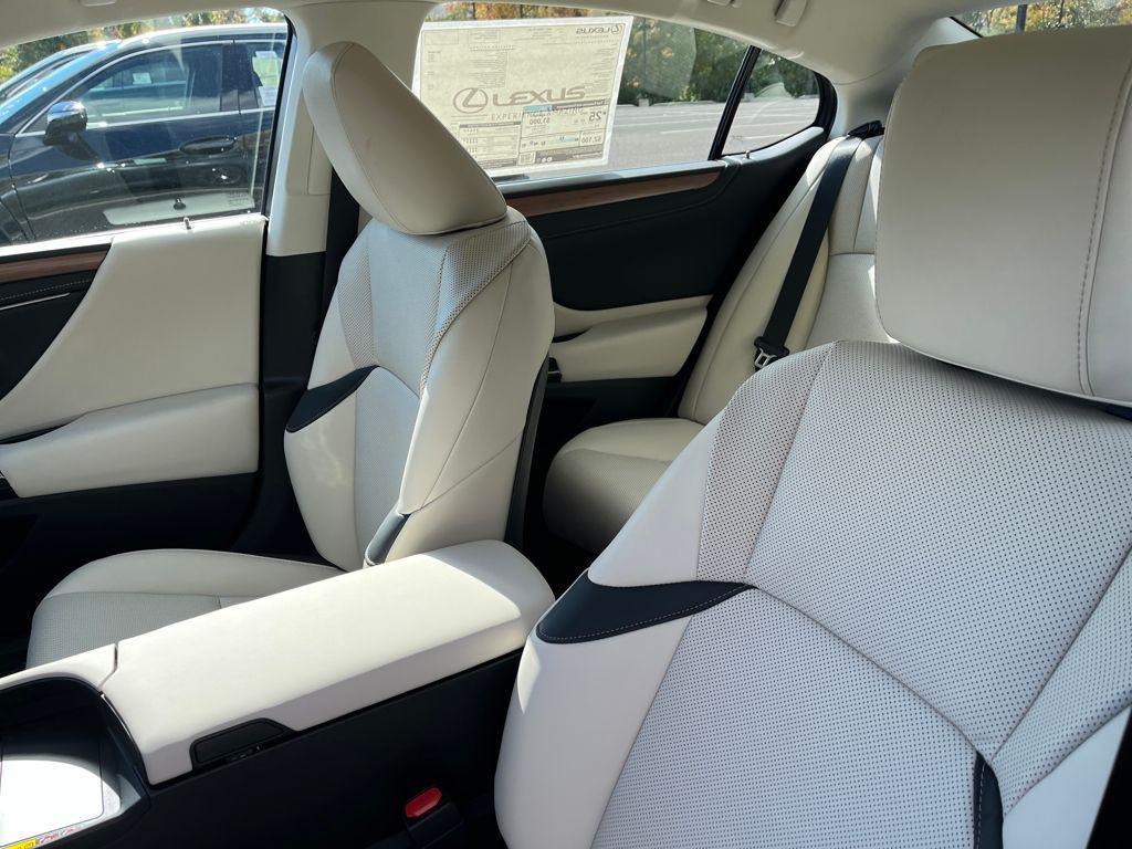 new 2025 Lexus ES 350 car, priced at $50,644