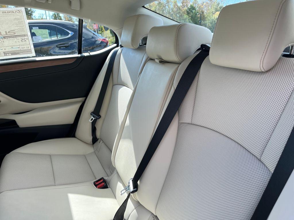new 2025 Lexus ES 350 car, priced at $50,644