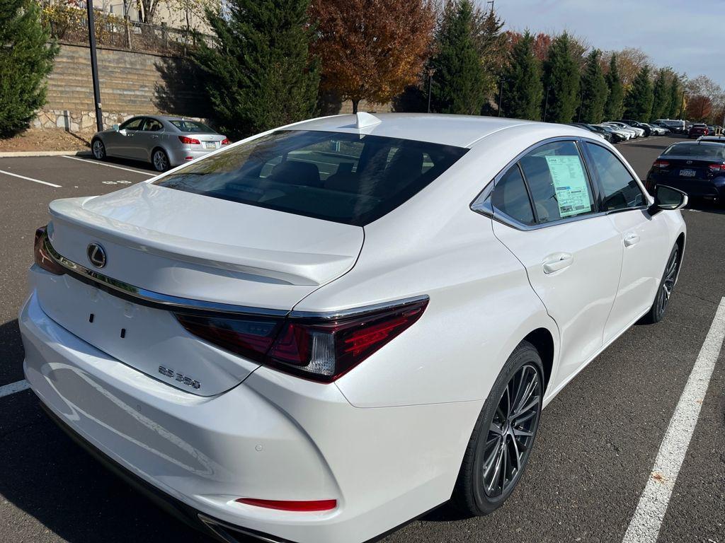 new 2025 Lexus ES 350 car, priced at $50,554