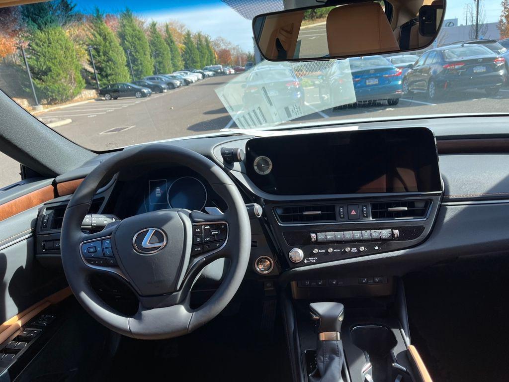 new 2025 Lexus ES 350 car, priced at $50,554