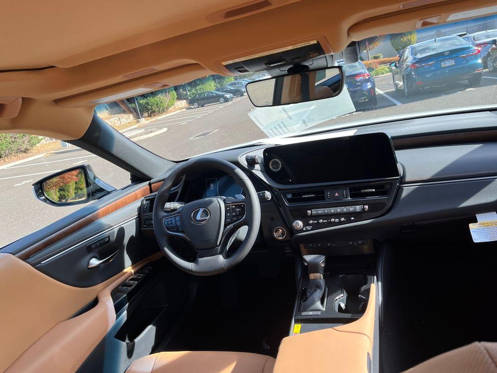 new 2025 Lexus ES 350 car, priced at $50,554