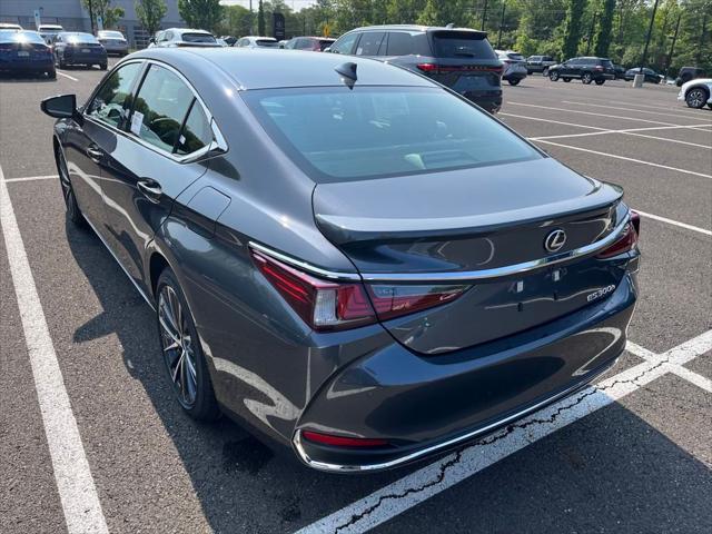 new 2025 Lexus ES 300h car, priced at $51,034