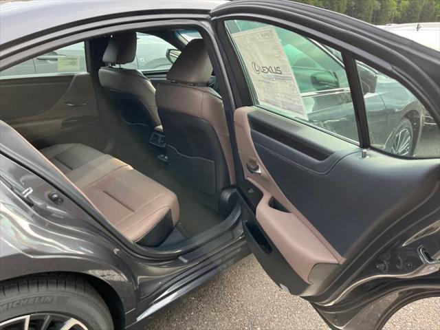 new 2025 Lexus ES 350 car, priced at $48,015