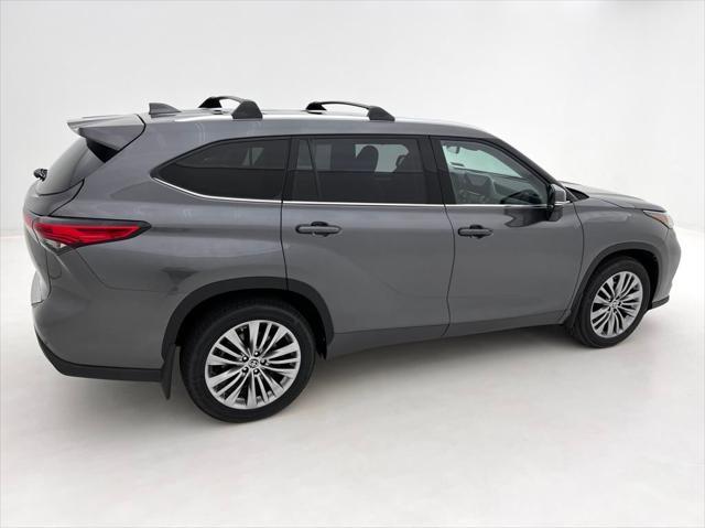 used 2021 Toyota Highlander car, priced at $33,993