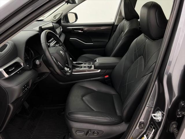 used 2021 Toyota Highlander car, priced at $33,993