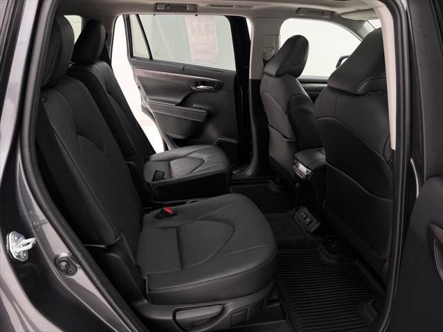 used 2021 Toyota Highlander car, priced at $33,993