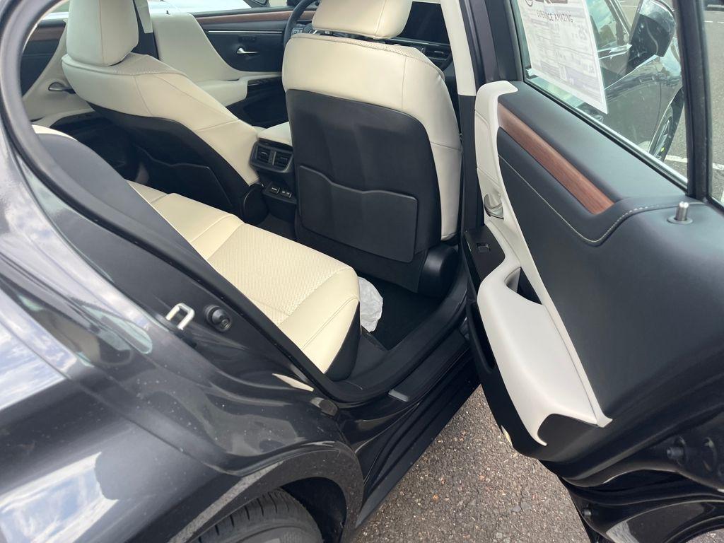 new 2025 Lexus ES 350 car, priced at $50,554