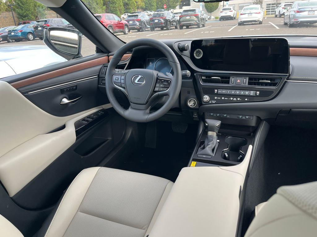 new 2025 Lexus ES 350 car, priced at $50,554