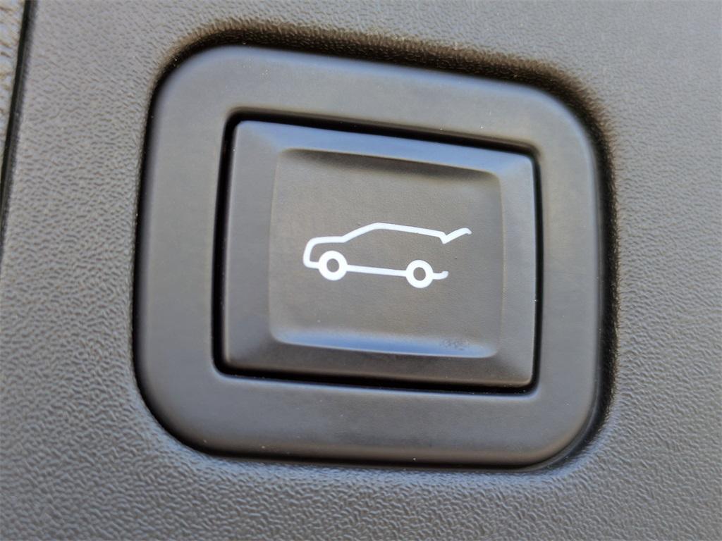 used 2022 Cadillac XT4 car, priced at $26,850