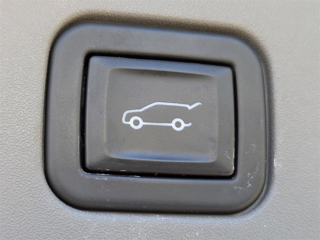 used 2023 Cadillac XT5 car, priced at $28,994