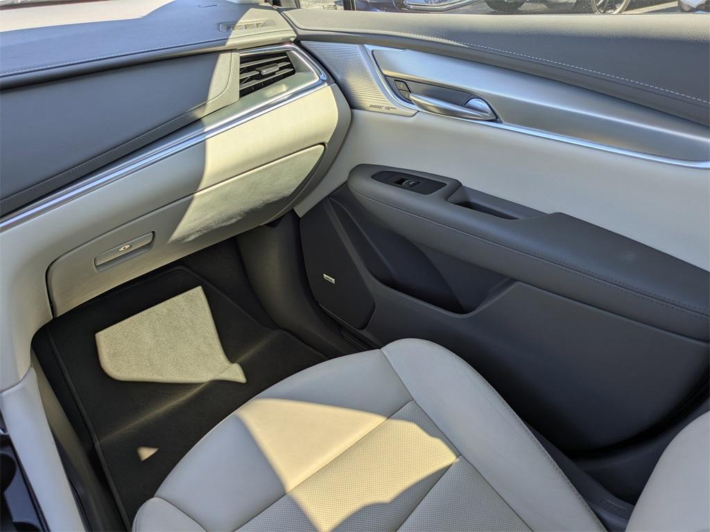 used 2023 Cadillac XT5 car, priced at $28,994