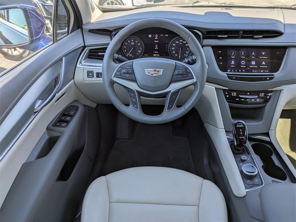 used 2023 Cadillac XT5 car, priced at $28,994