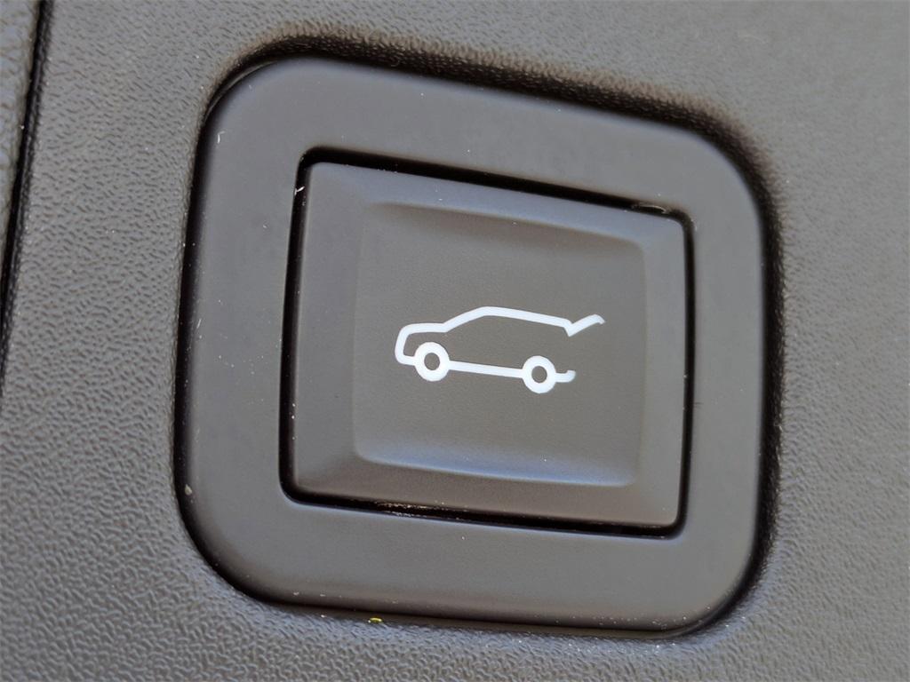 used 2019 Cadillac XT5 car, priced at $17,994