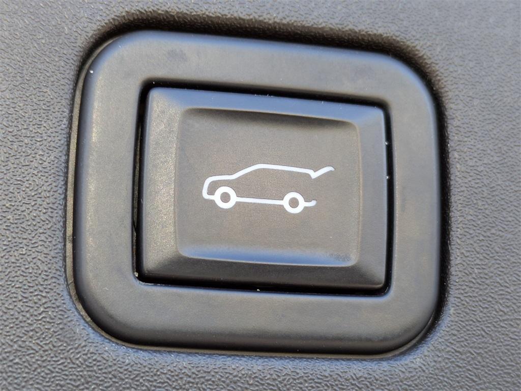 used 2023 Cadillac XT4 car, priced at $27,975