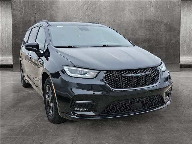 used 2021 Chrysler Pacifica Hybrid car, priced at $26,495