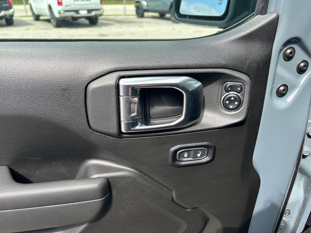 new 2025 Jeep Gladiator car, priced at $39,026