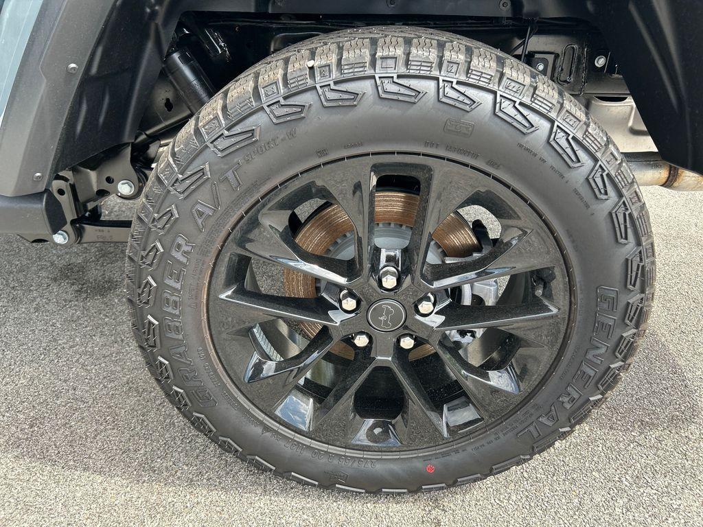new 2025 Jeep Gladiator car, priced at $39,026
