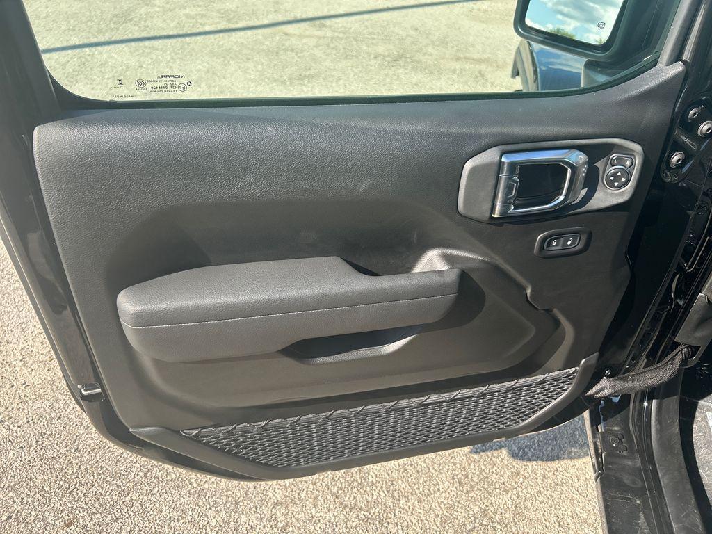 new 2025 Jeep Gladiator car, priced at $43,195