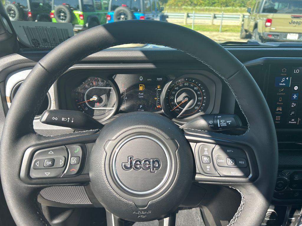 new 2025 Jeep Gladiator car, priced at $43,195