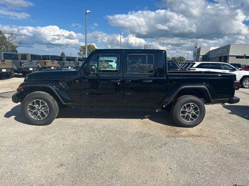 new 2025 Jeep Gladiator car, priced at $43,195