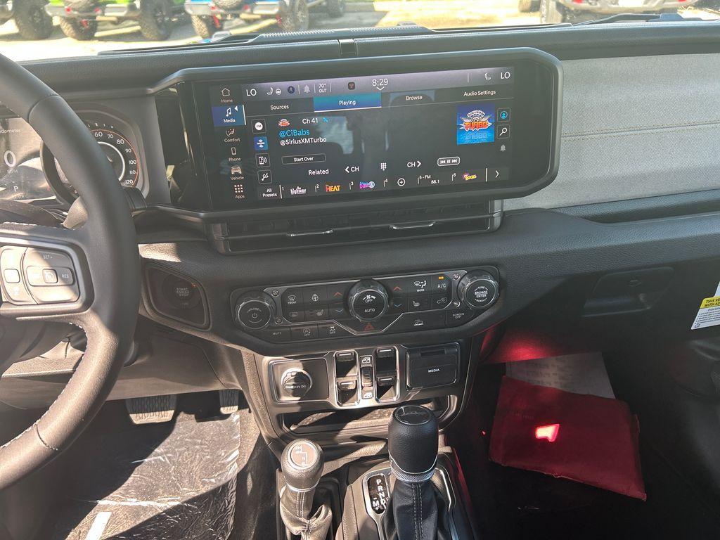 new 2025 Jeep Gladiator car, priced at $43,195