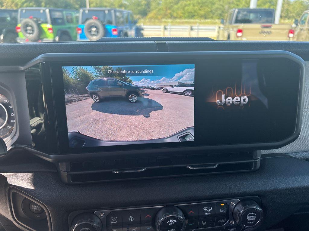 new 2025 Jeep Gladiator car, priced at $43,195