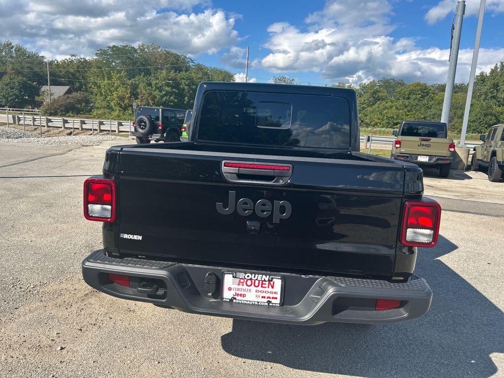 new 2025 Jeep Gladiator car, priced at $43,195