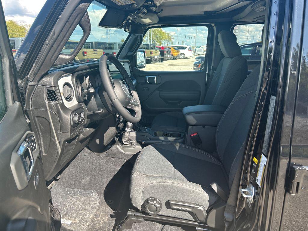 new 2025 Jeep Gladiator car, priced at $43,195