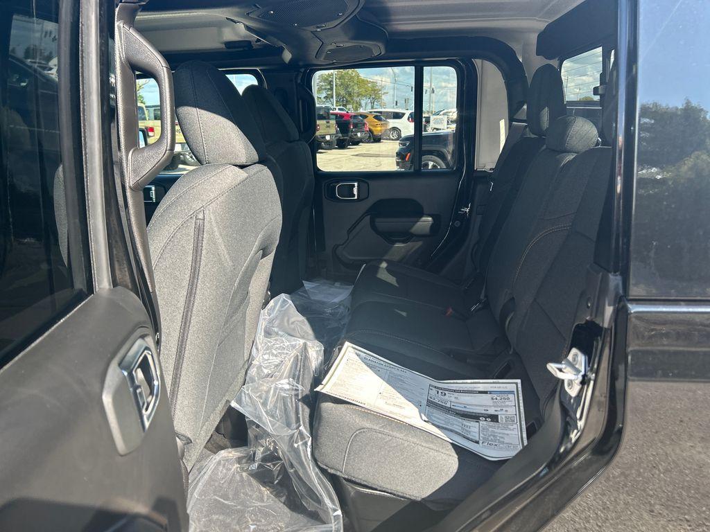 new 2025 Jeep Gladiator car, priced at $43,195